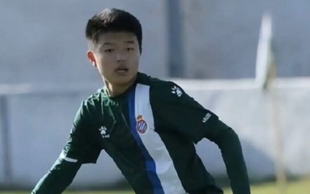 在近日结束的西班牙U19荣誉联赛中，中国年轻球员杨希的赛季征程画上了句号。
