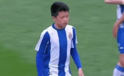 在近日结束的西班牙U19荣誉联赛中，中国年轻球员杨希的赛季征程画上了句号。