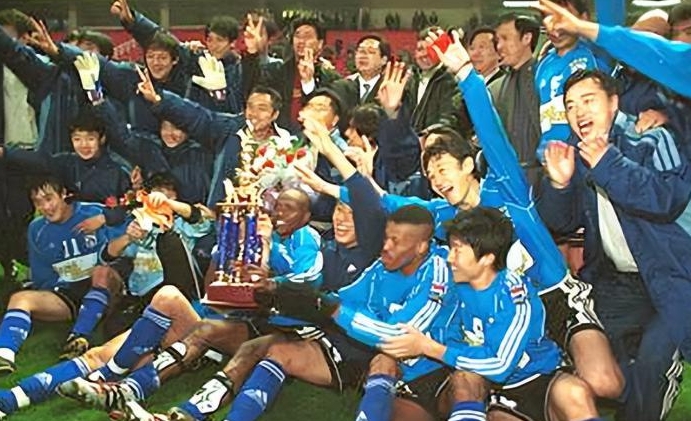 中国超级杯（超霸杯）：职业化时代的足球盛事