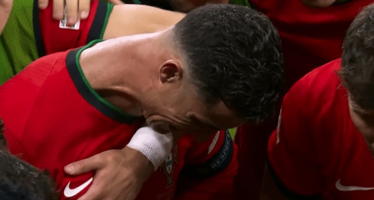 欧洲杯心碎时刻：C 罗点球被扑后的悲伤