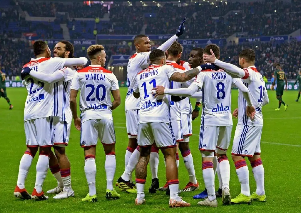 马赛欧冠征途：在逆境中绽放蓝色火焰